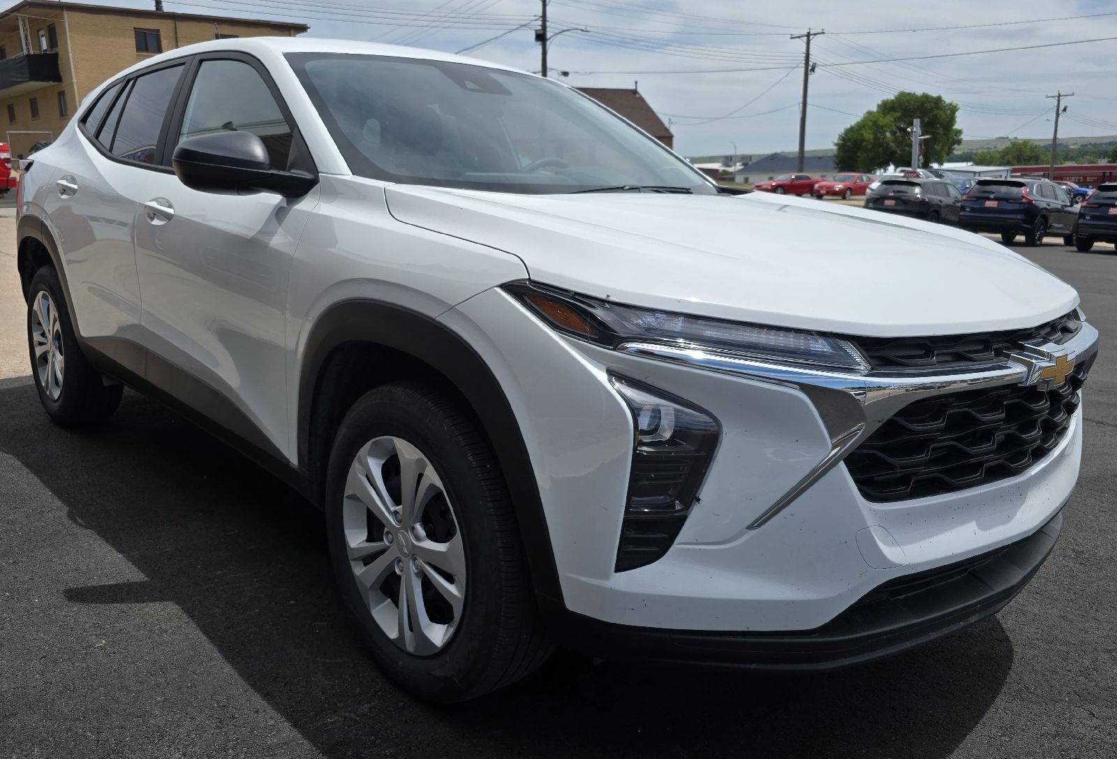 2025 Chevrolet Trax LS photo 5