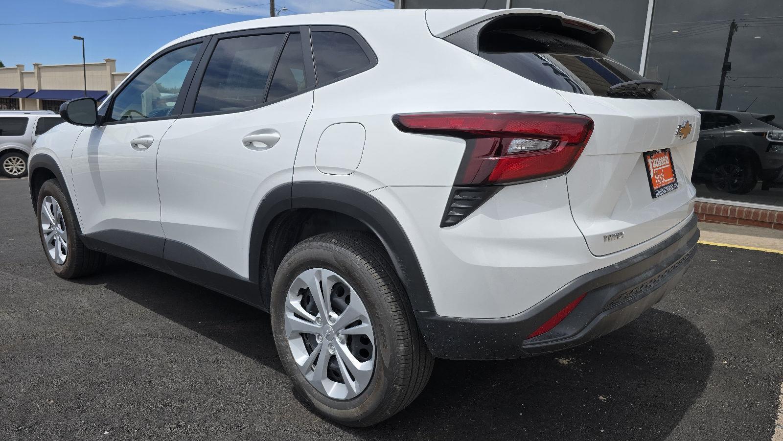 2025 Chevrolet Trax LS photo 6