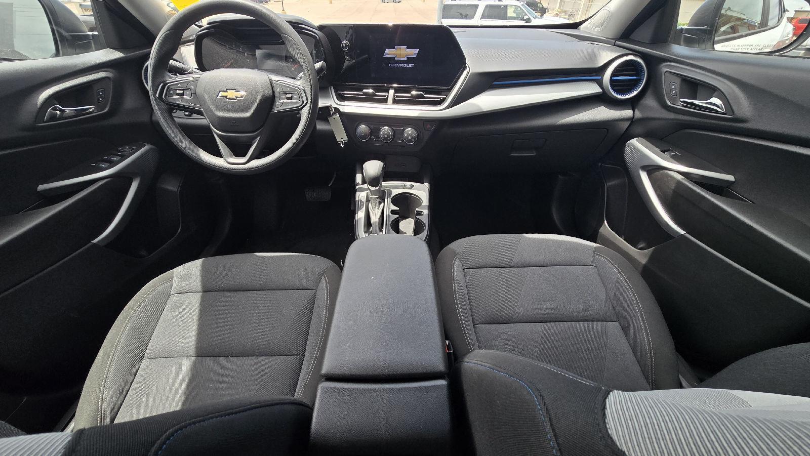 2025 Chevrolet Trax LS photo 8