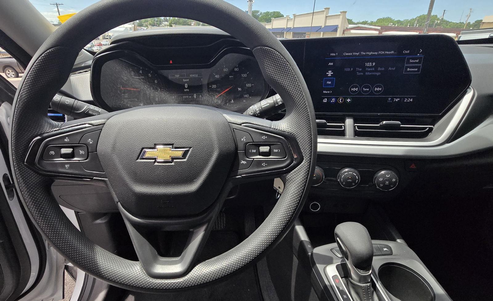 2025 Chevrolet Trax LS photo 10