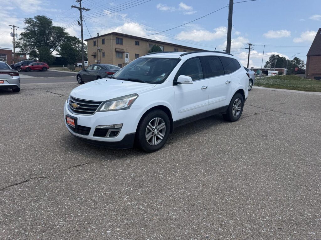 Used 2016 Chevrolet Traverse 1LT with VIN 1GNKVGKD3GJ328608 for sale in McCook, NE